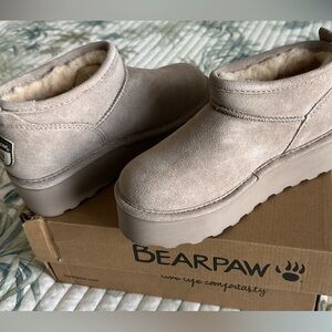 BearPaw Women's Retro Super Shorty NWT, size 7